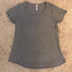 LuLaRoe tee shirt